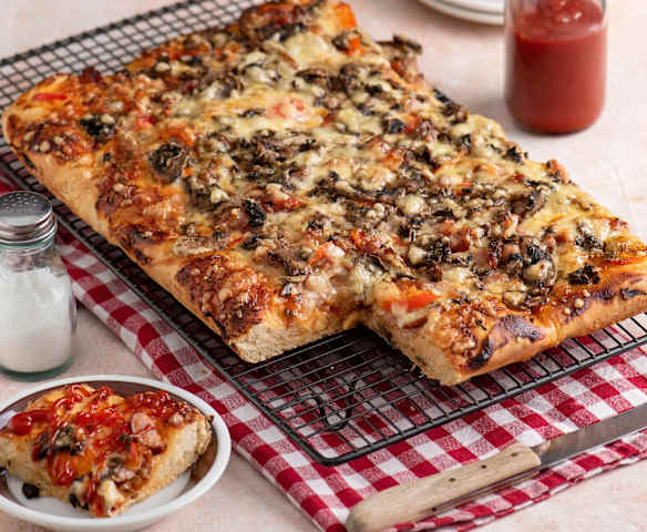 Retro pizza na grubym cieście (TM6)