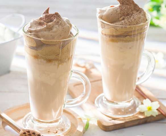 Café dalgona con crema de whisky y helado