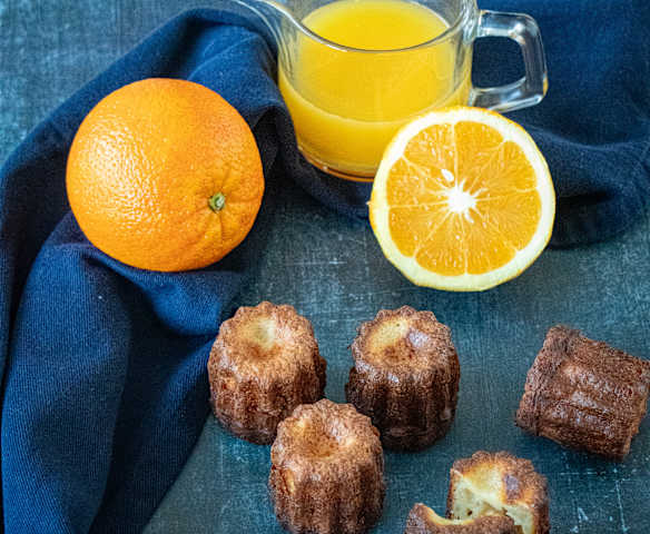 Orange and vanilla canelé (non-alcoholic)