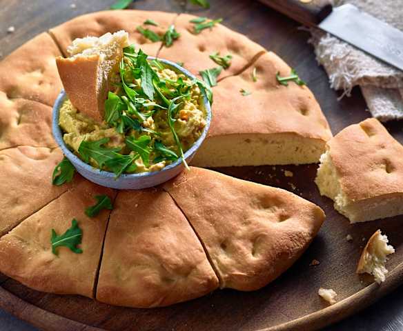 Focaccia con crema spalmabile all'avocado