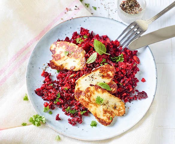 Hellimli Pancar Salatası