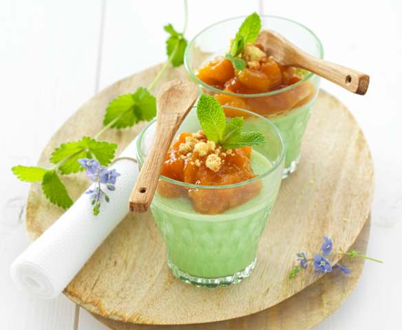Pannacotta à la menthe compotée d'abricots