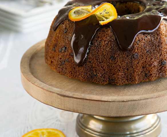 Κέικ με λικέρ πορτοκαλιού και γλάσο σοκολάτας