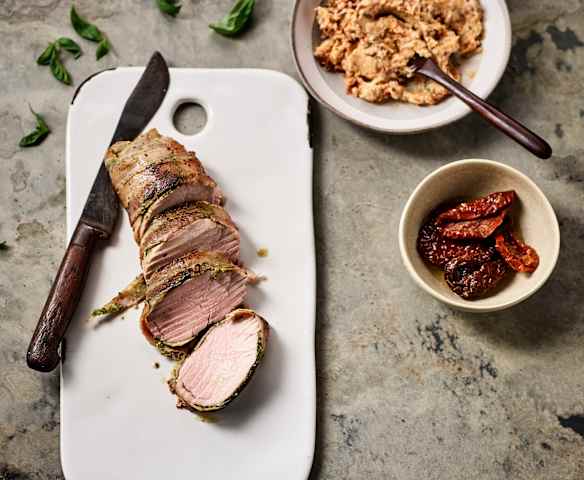 Filet de porc bardé et son beurre aromatisé