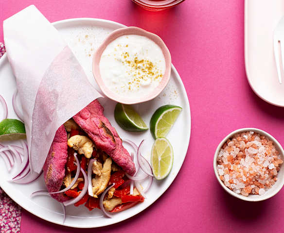 Gyros de remolacha con salteado de pollo