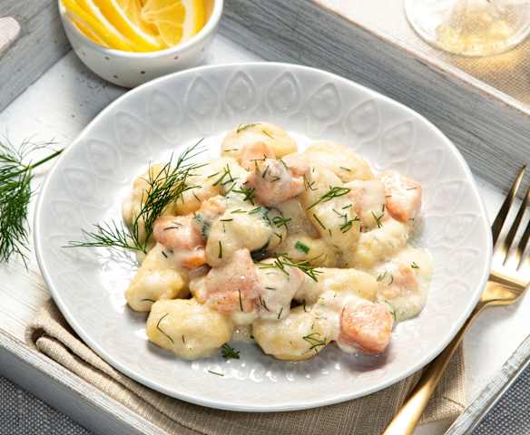 One Pot Gnocchi in Wein-Dill-Sauce mit Lachs