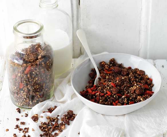 Granola de trigo sarraceno e cacau