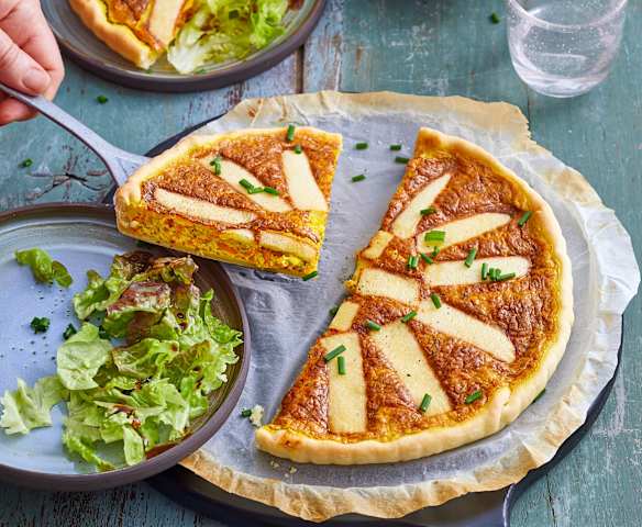 Quiche au potimarron, fromage à raclette et herbes
