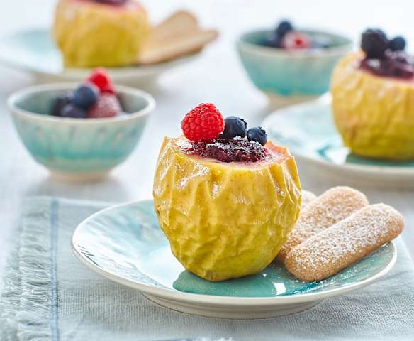 Mele ripiene con frutti di bosco