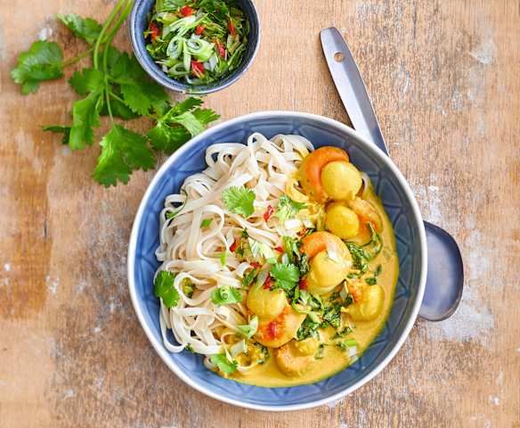 Curry thaï de saint-jacques et nouilles de riz