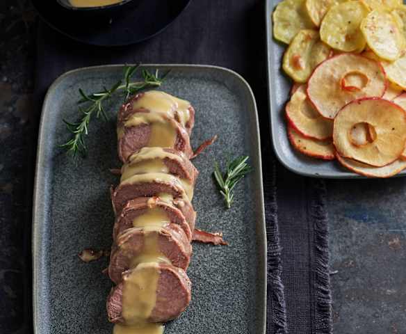 Veau sauce aux légumes, chips de pomme et de pomme de terre