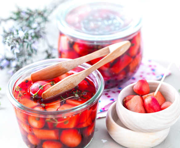 Pickles de radis roses et noirs