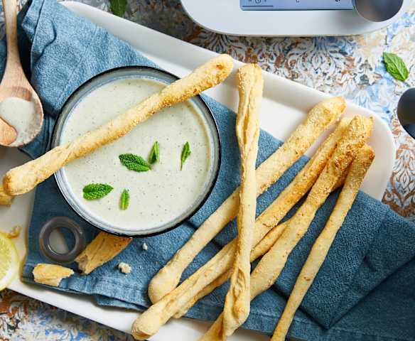 Soupe d'artichaut, fromage frais et menthe - Gressins au citron