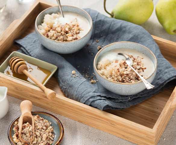 Warme Hafercreme mit gedämpften Birnen
