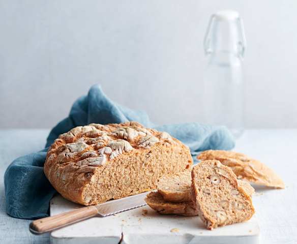 Dinkel-Haselnussbrot