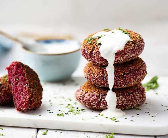 Beetroot potato patties with yoghurt dip