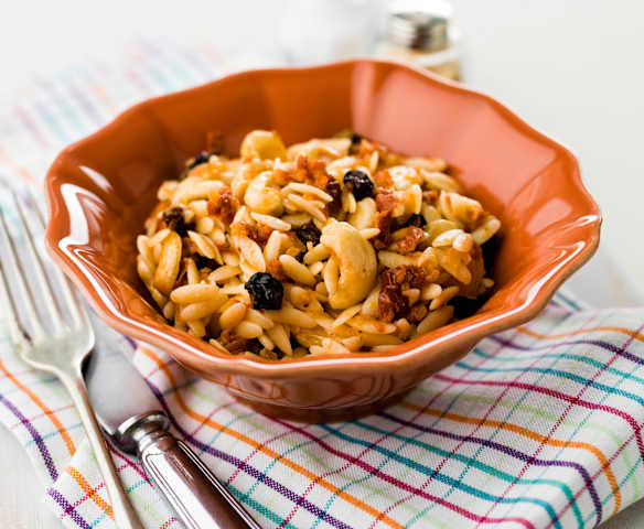 Massa com frutos secos e tomate seco