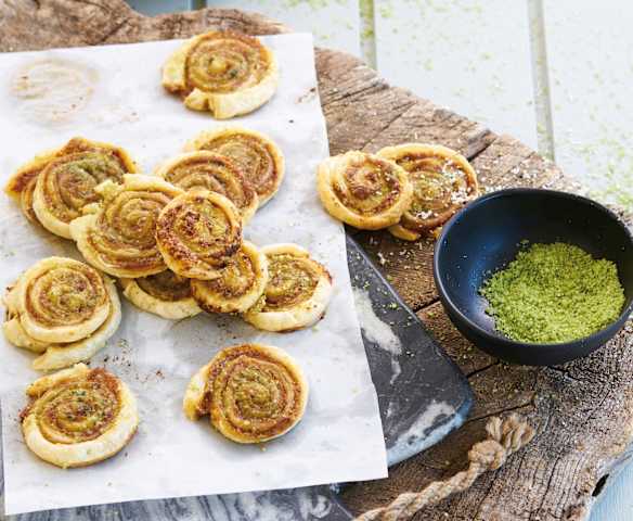 Rolos de queijo e bacon