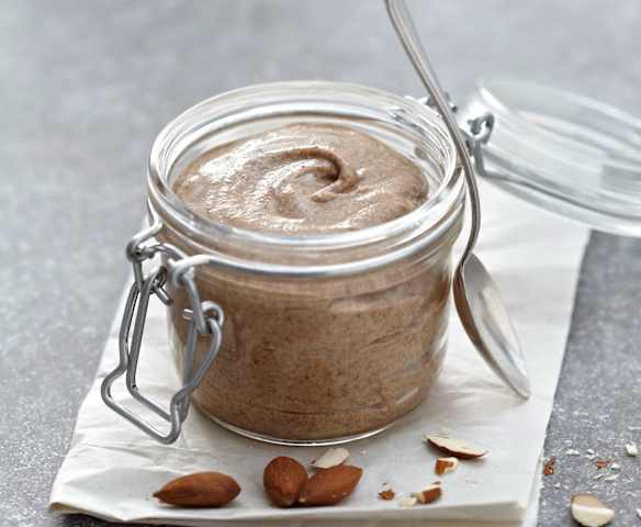 Ciemny mus z migdałów