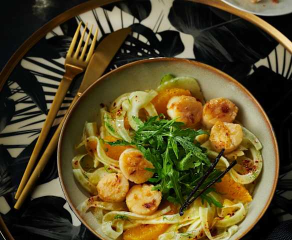 Jakobsmuscheln auf Rucola-Orangen-Salat