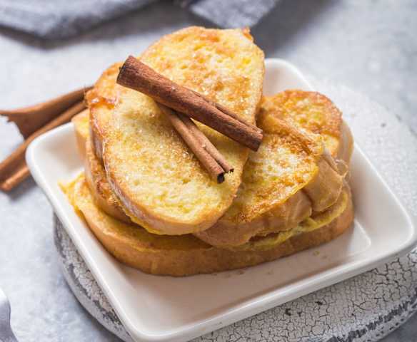 Torrijas con leche condensada al vapor