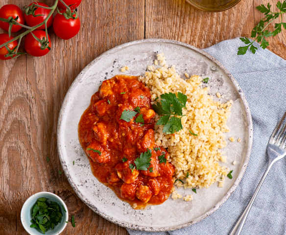 Indyk w sosie pomidorowo-cynamonowym z kaszą bulgur Indyk w sosie pomidorowo-cynamonowym z kaszą bulgur