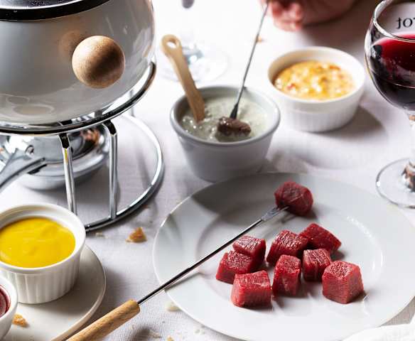 Fondue bourguignon con 4 salsas - Francia