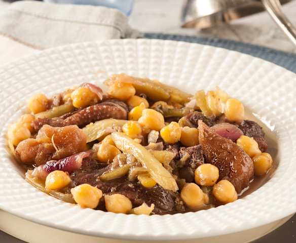 Guiso de pato con garbanzos y borrajas