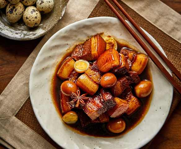 红烧肉卤鹌鹑蛋