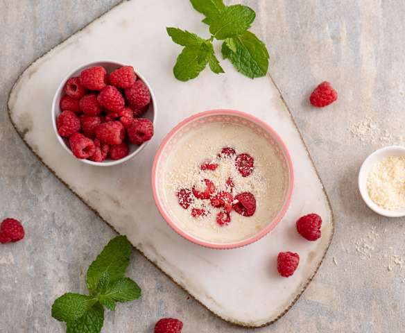 Budyń kokosowy z malinami