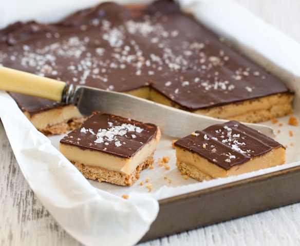 Salted caramel slice