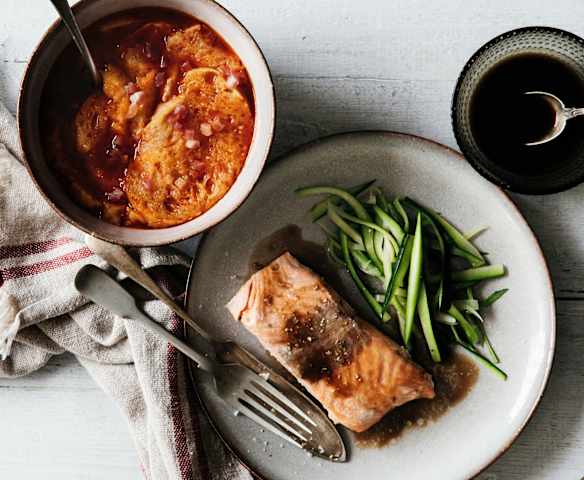 Menú: Sopa de ajo. Salmón con salsa de balsámico y zoodles de calabacín
