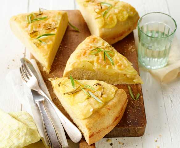 Focaccia mit Kartoffeln und Rosmarin