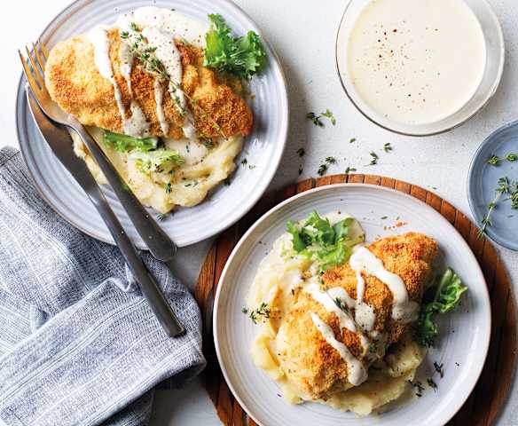 Pollo con costra de parmesano y crema de limón