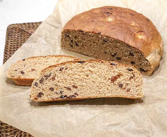 Pão integral com passas