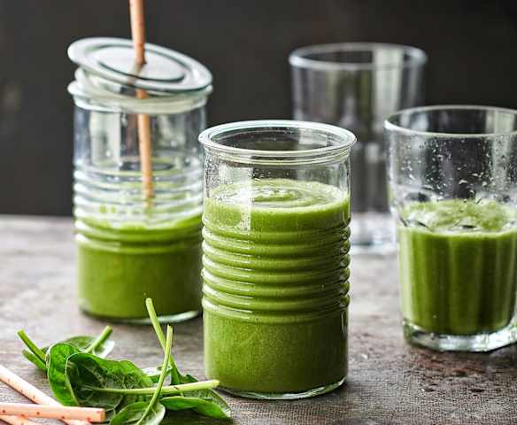 Zielone smoothie z kiwi, awokado i imbirem Zielone smoothie z kiwi, awokado i imbirem