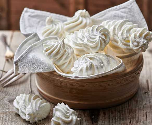Emmentaler Meringues