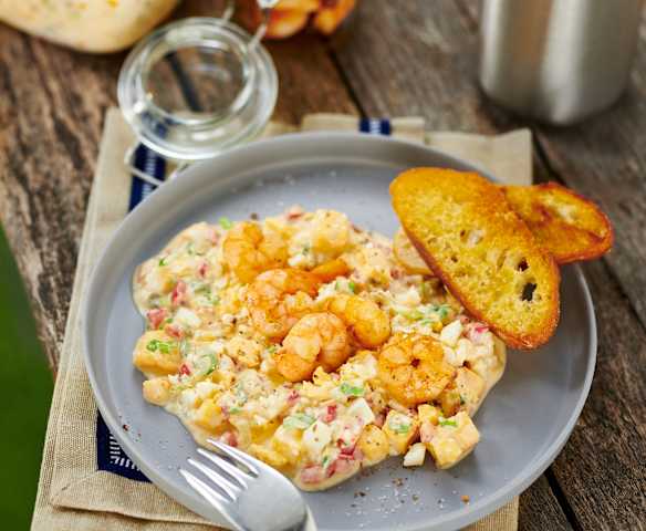 Eiersalat mit gebratenen Garnelen