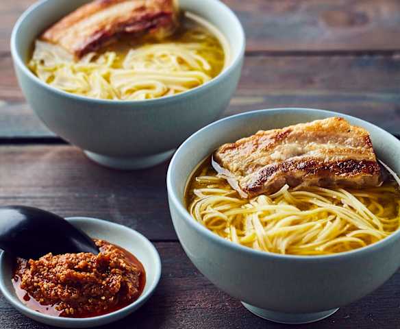 Pancetta di maiale a Cottura Lenta con noodles e salsa al miso
