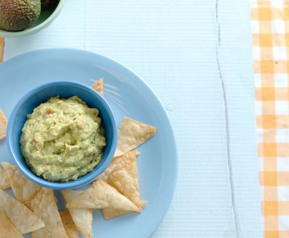 Nachos sem glúten com guacamole