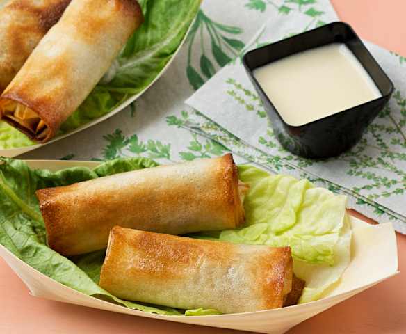 Nems de langostinos con emulsión de piña