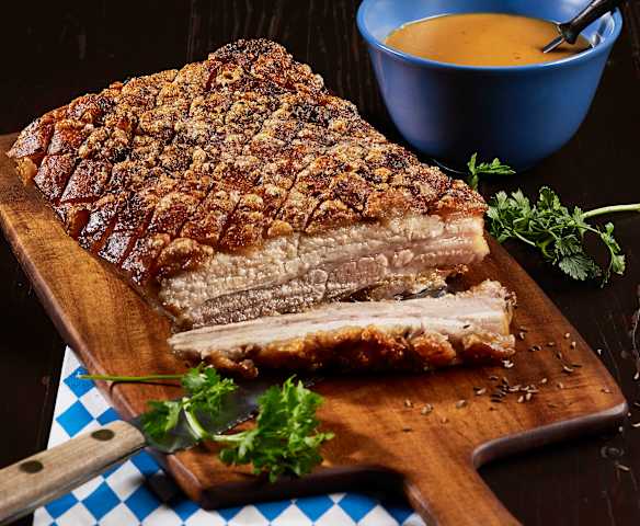 Schweinsbraten in Bierdampf mit Kruste