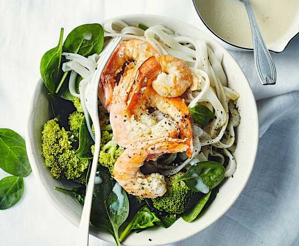 Nouilles de riz aux crevettes, lait de coco et brocoli