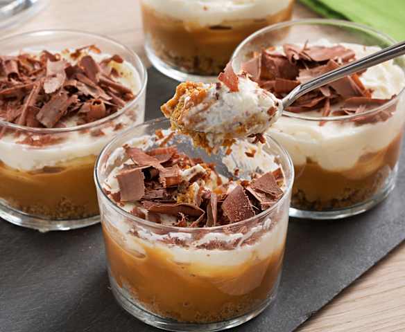 Vasitos de plátano y dulce de leche