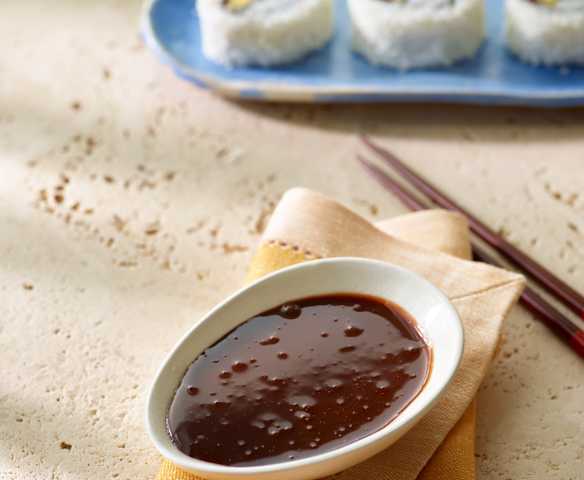 Schokoladen-Kokos-Sauce zu süßem Sushi