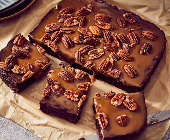 Salzkaramell-Brownies mit Pecannüssen