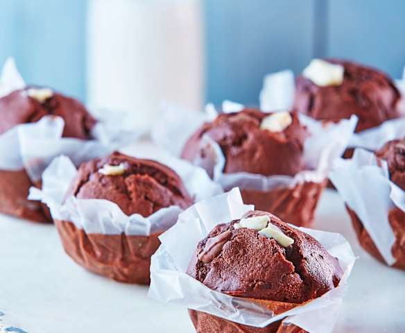 Muffins de cocoa y tres chocolates