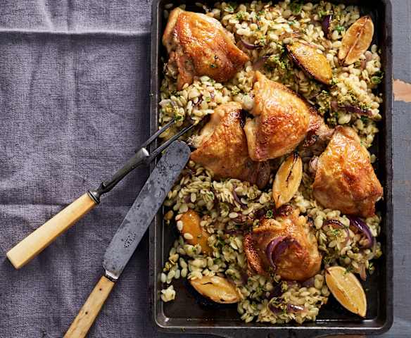 Frango no forno com massinha