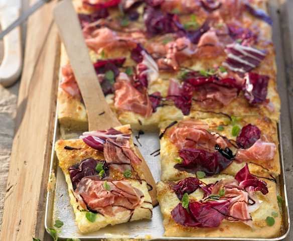 Pizza à la chicorée et jambon