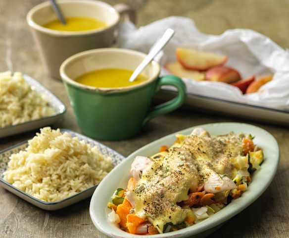 Three-course meal for two: Vegetable soup, Chicken casserole with rice, Steamed apple Three-course meal for two: Vegetable soup, Chicken casserole with rice, Steamed apple
